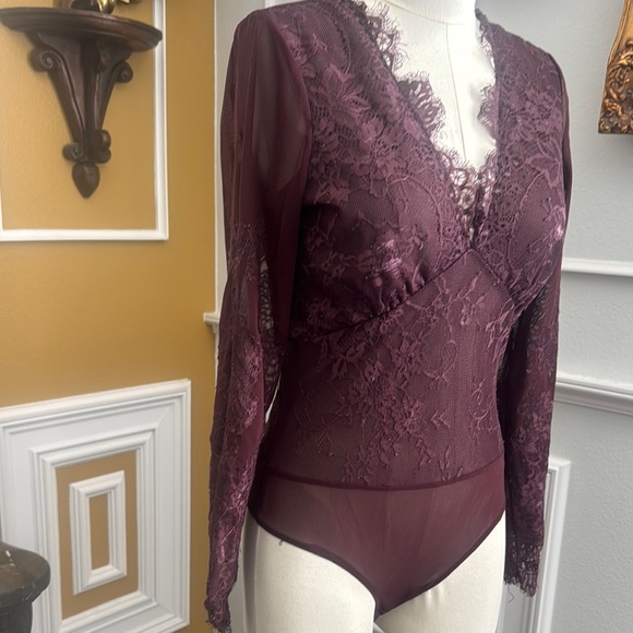 Elegant Lace Bodysuit in Deep Burgundy - Picture 4 of 16